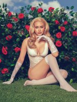 Freshly picked flowers for you 🌹Hmua- @jayjaysolano Assisted by- @jpy_pl11 Hair- Dani OrtegaPh...jpg