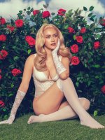 Freshly picked flowers for you 🌹Hmua- @jayjaysolano Assisted by- @jpy_pl11 Hair- Dani OrtegaPho.jpg