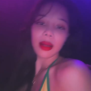 Sexy ng suot ni Red