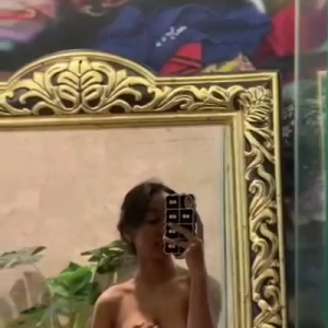 Aliyah mirror selfie🤭