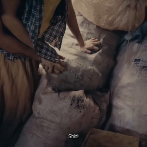 Nagkantutan sa may basura si Aliya