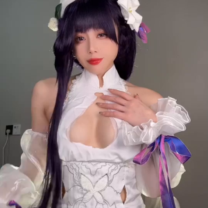 Nagjabol si babe gamit ang dildo