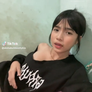 17665_Hot_baddie_naman_this.mp4